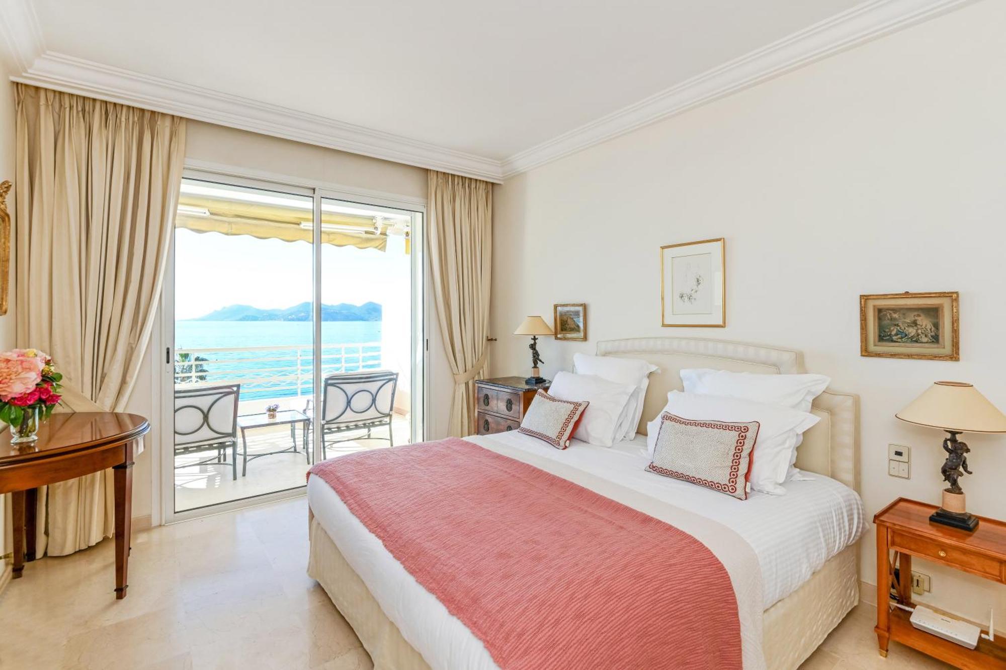 Buckingham & Lloyds - Cannes Buitenkant foto